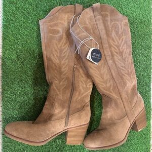 ARULA Brown Suede Western Boots